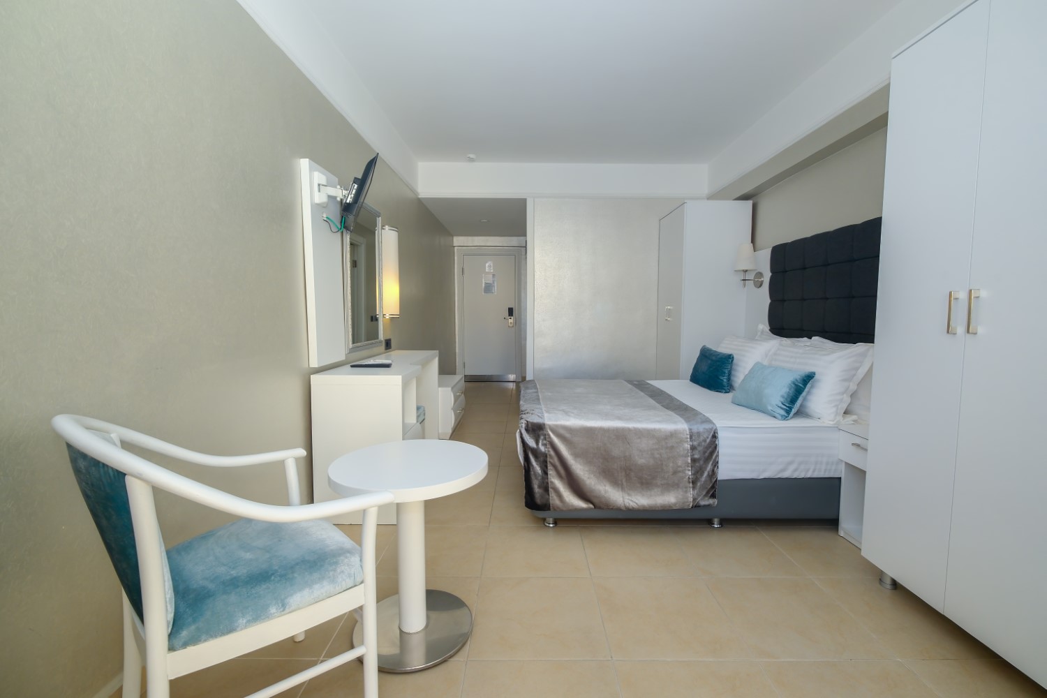 strandard-room-french-bed-2